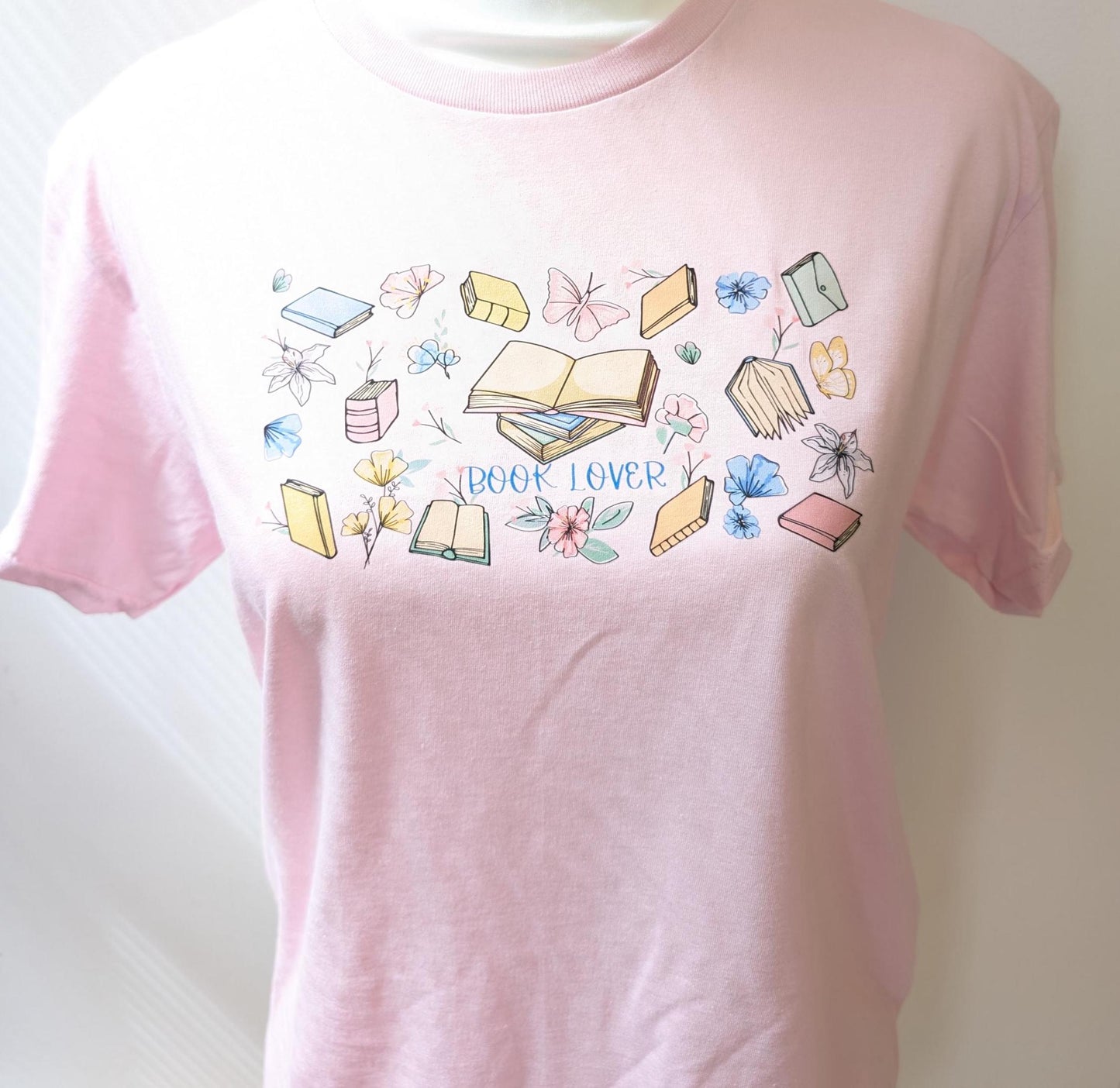 Book Lover T-shirt, pink graphic tee